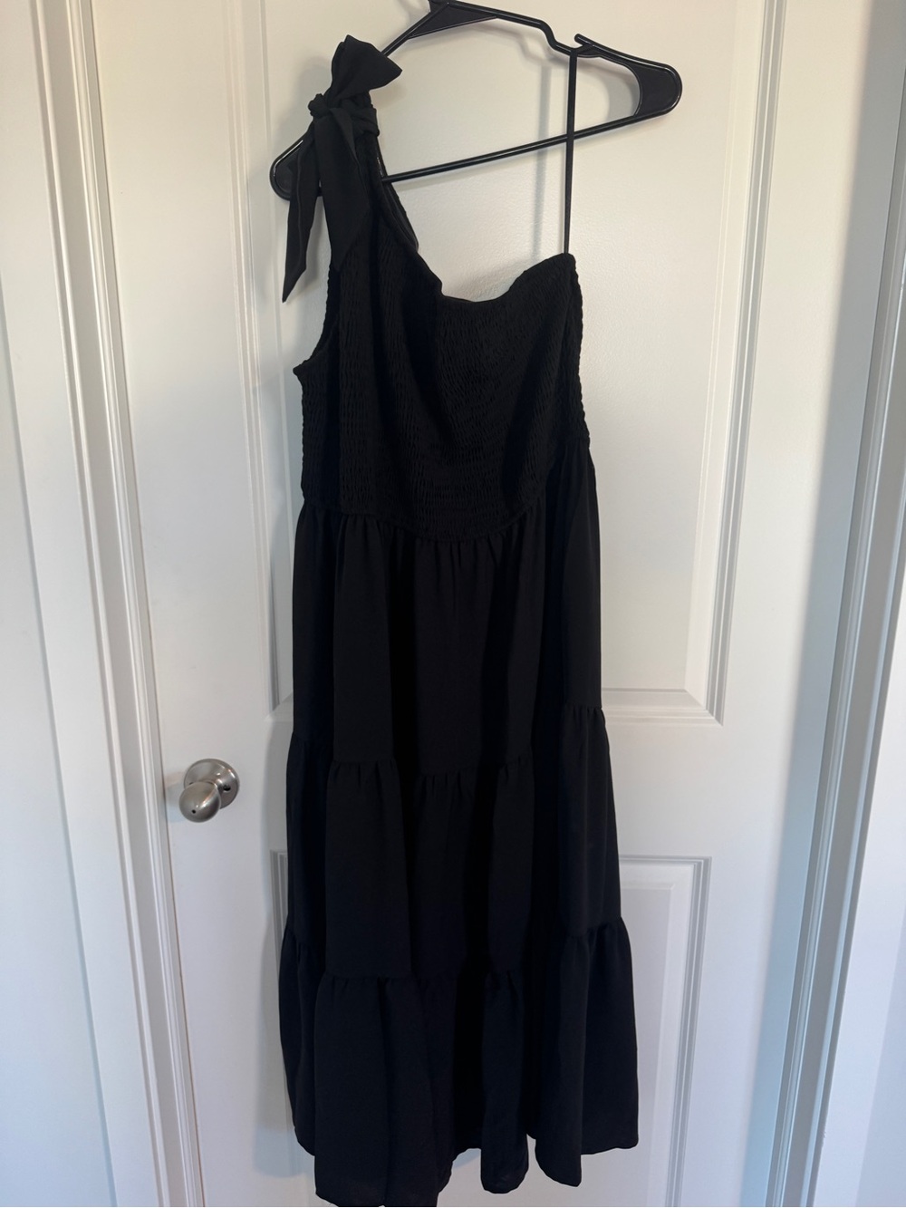 Women’s Black One-Shoulder Tiered Maxi Dress with Tie Strap